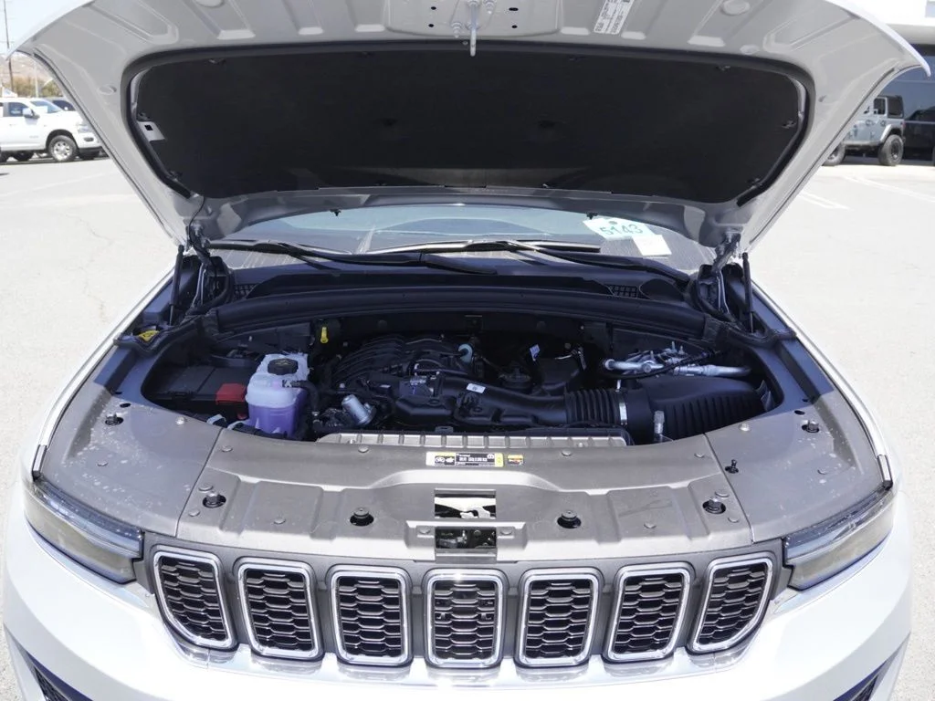 New 2026 Silver Zynith Jeep Laredo image 28