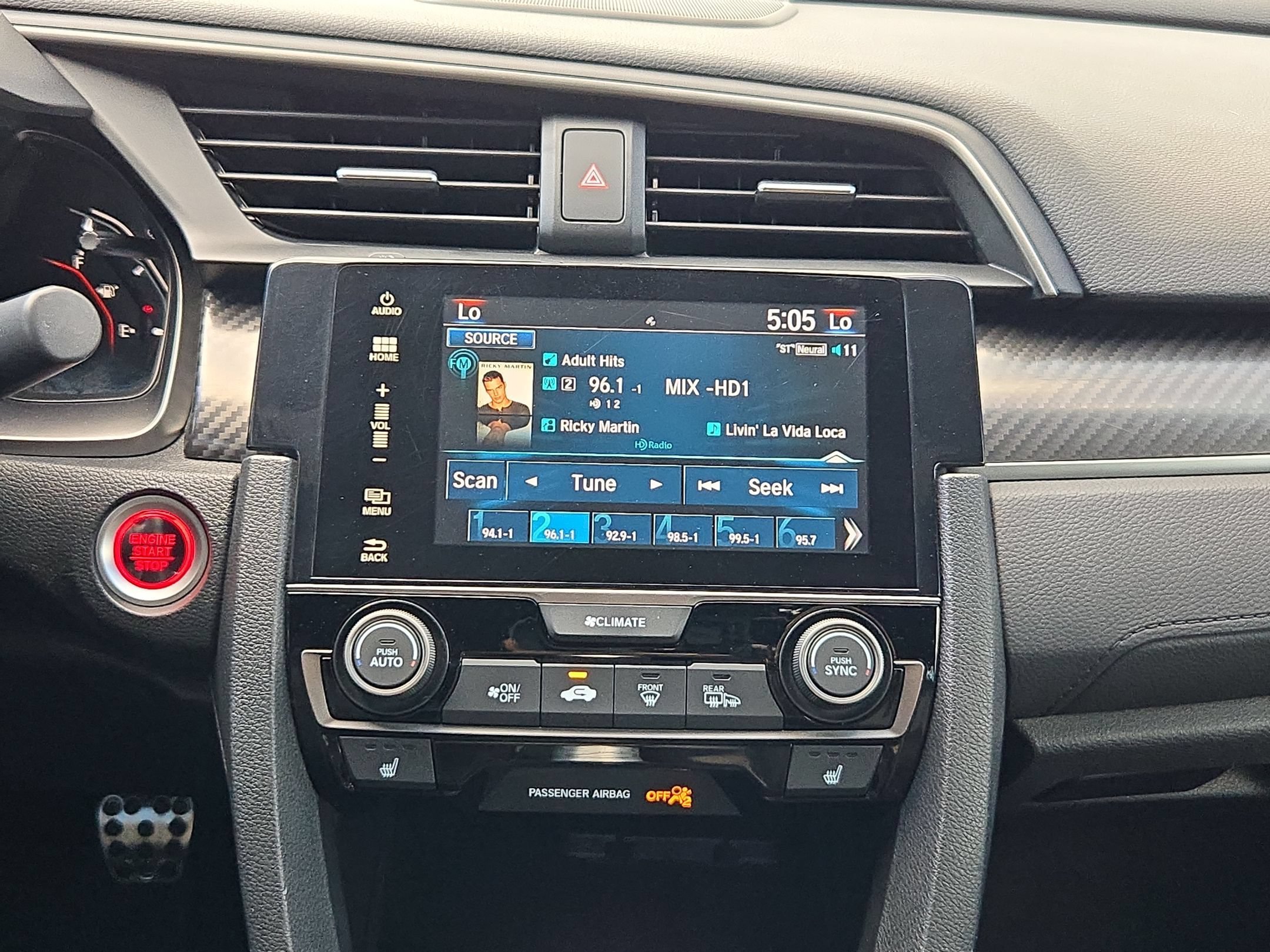 Used 2018 White Honda  image 17