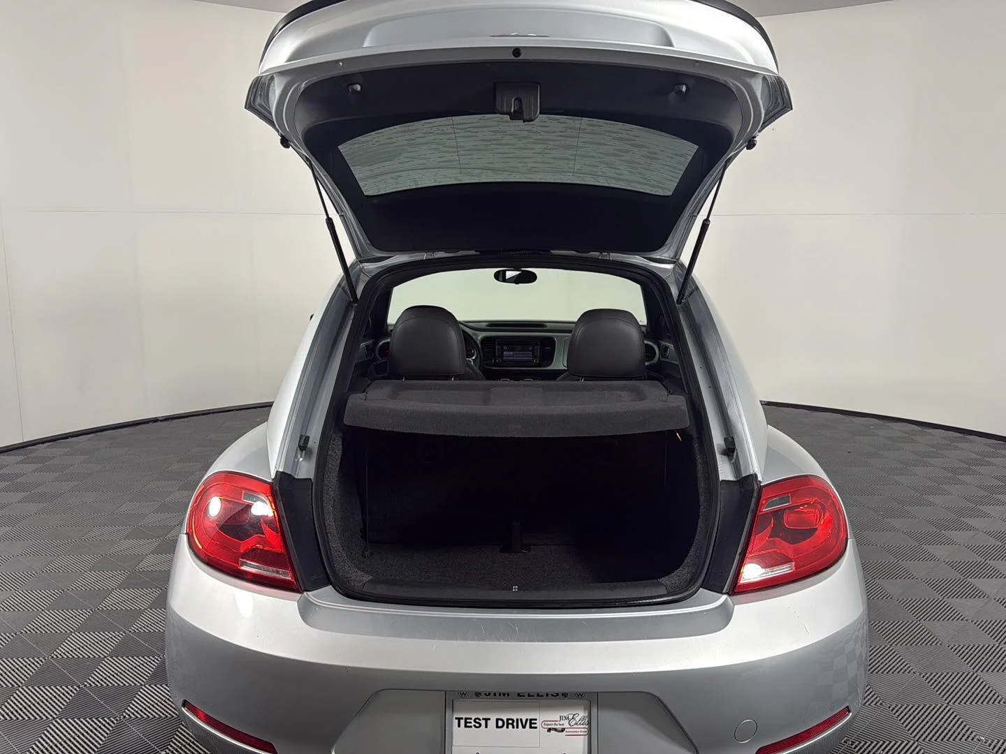 Used 2012 Reflex Silver Metallic Volkswagen 2.5L w/Sun image 21