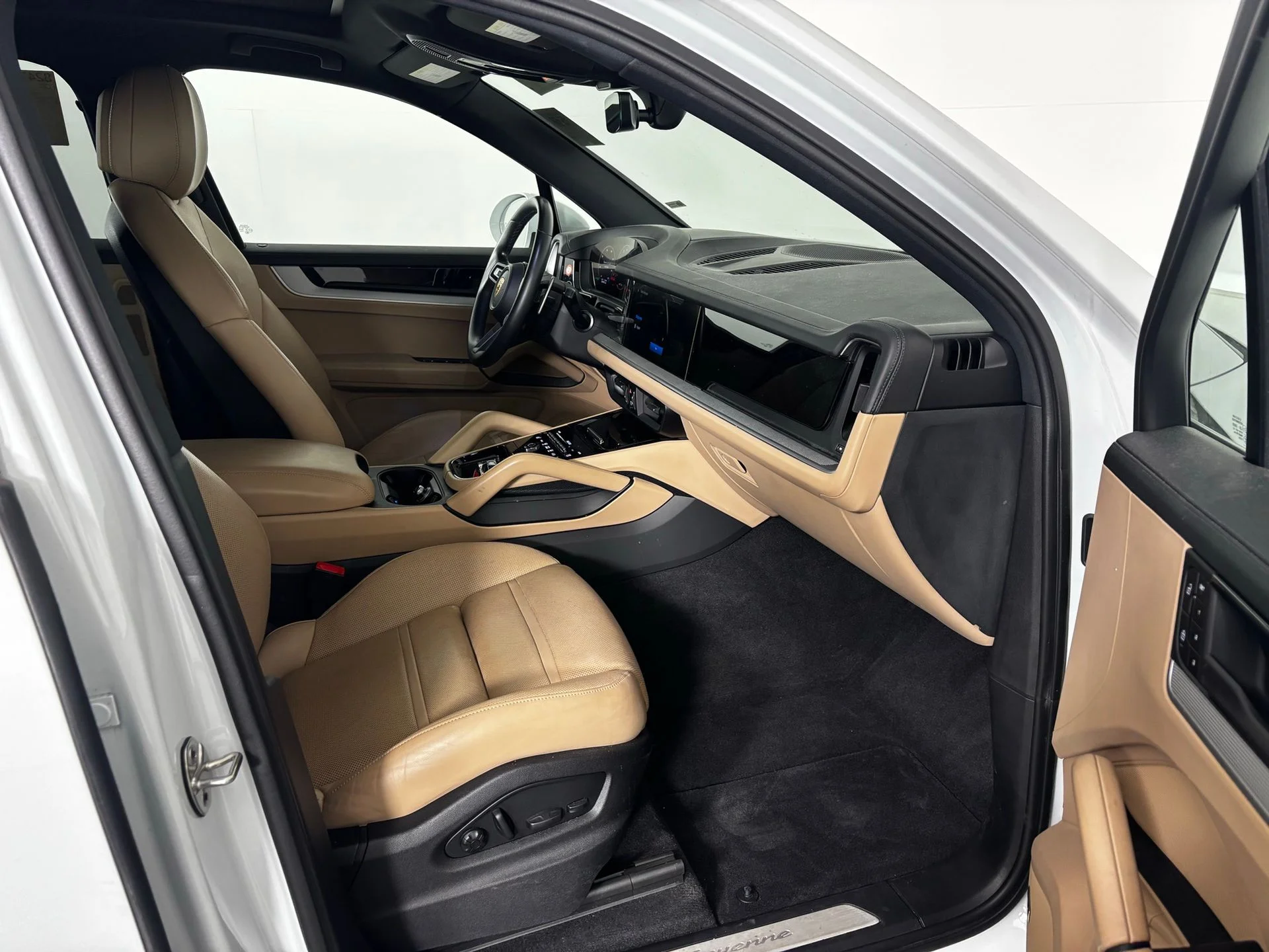 Used 2024 White Porsche Base image 9