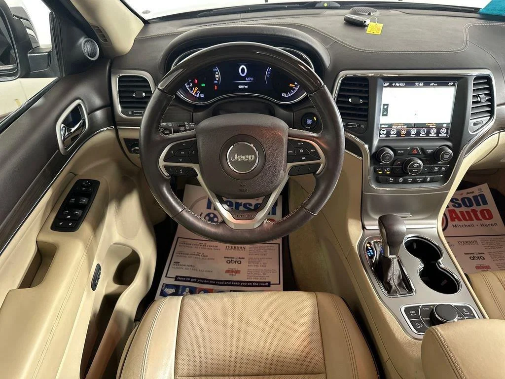 Used 2018 Diamond Black Crystal Pearlcoat Jeep Overland image 28