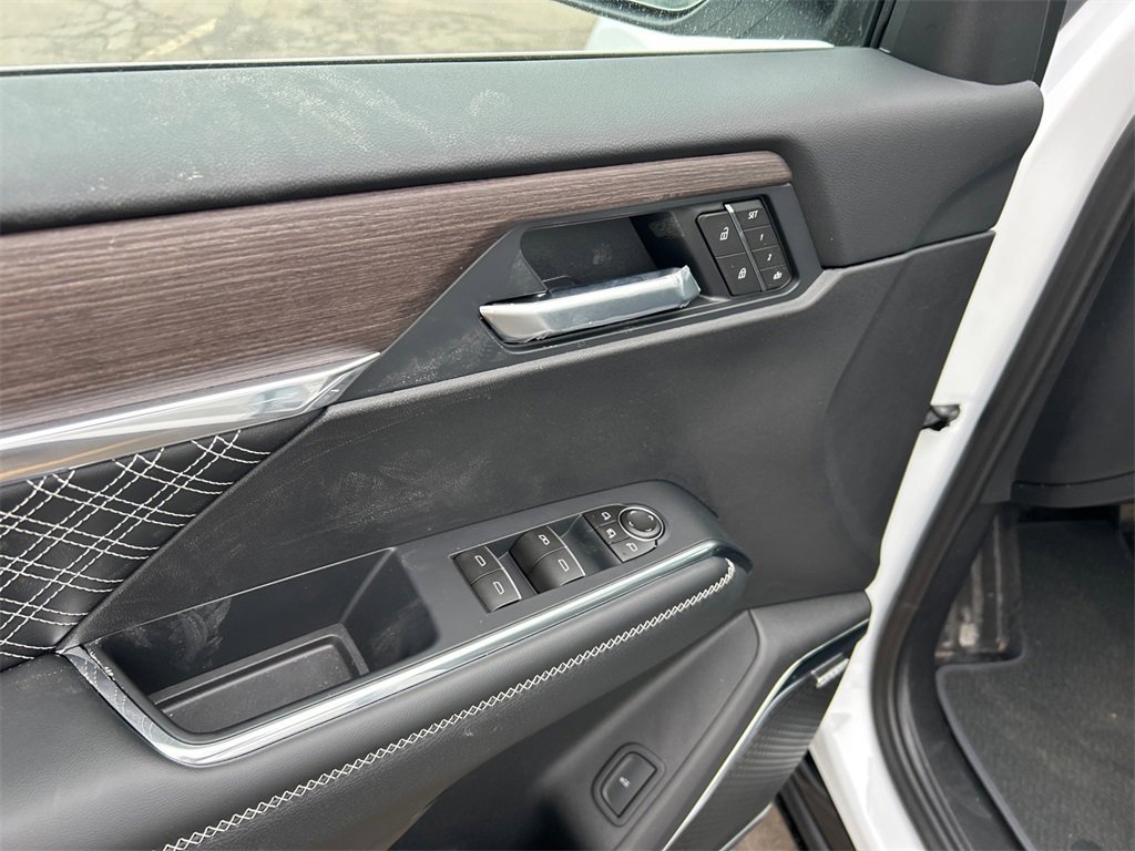 2026 GMC ACADIA - Image 13