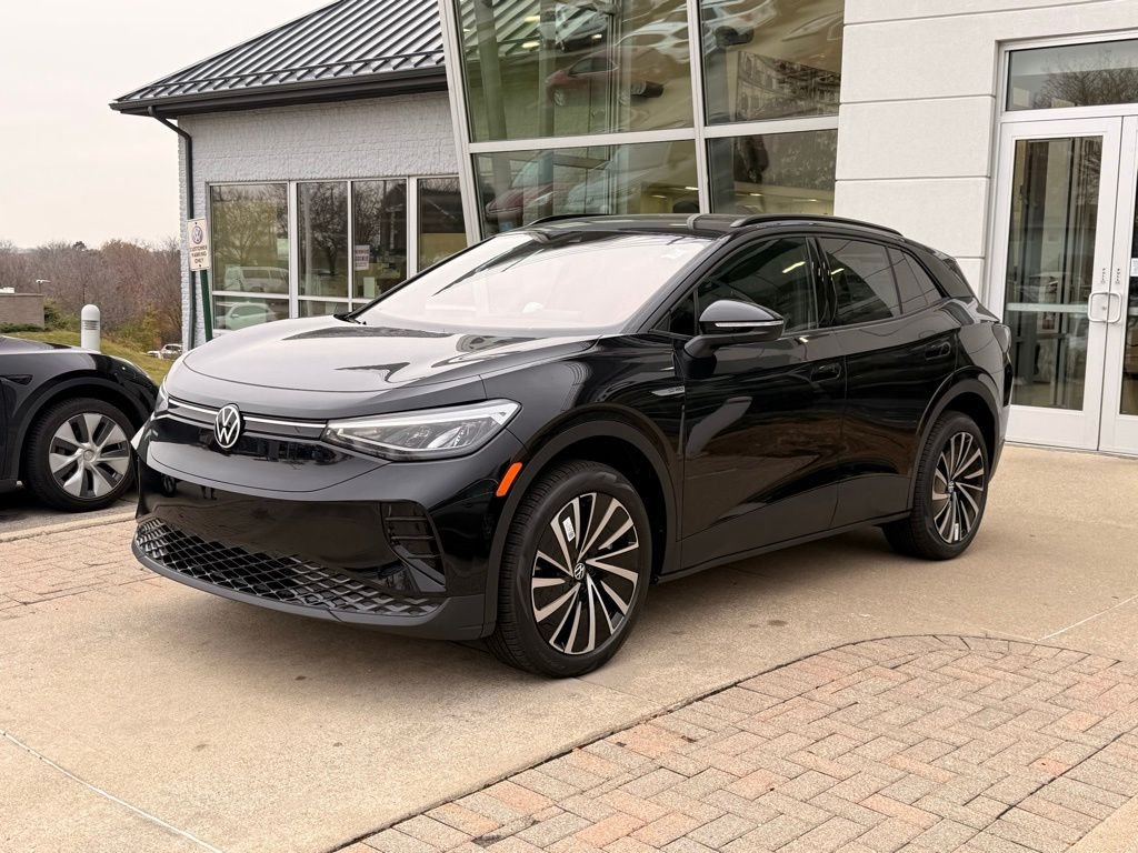 New 2025 Deep Black Pearl Volkswagen Pro image 4