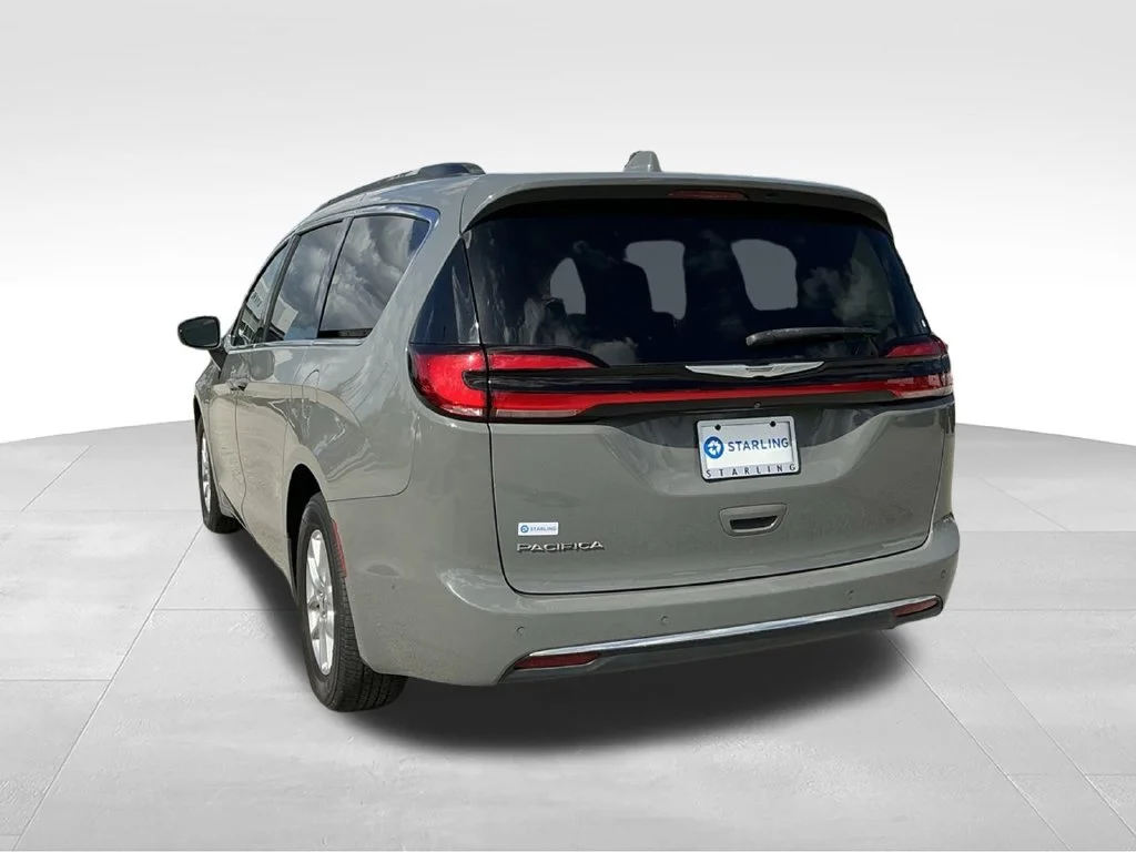 Used 2022 White Chrysler Touring L image 5