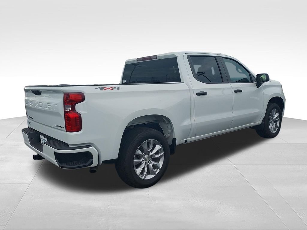 Used 2023 White Chevrolet Custom image 5