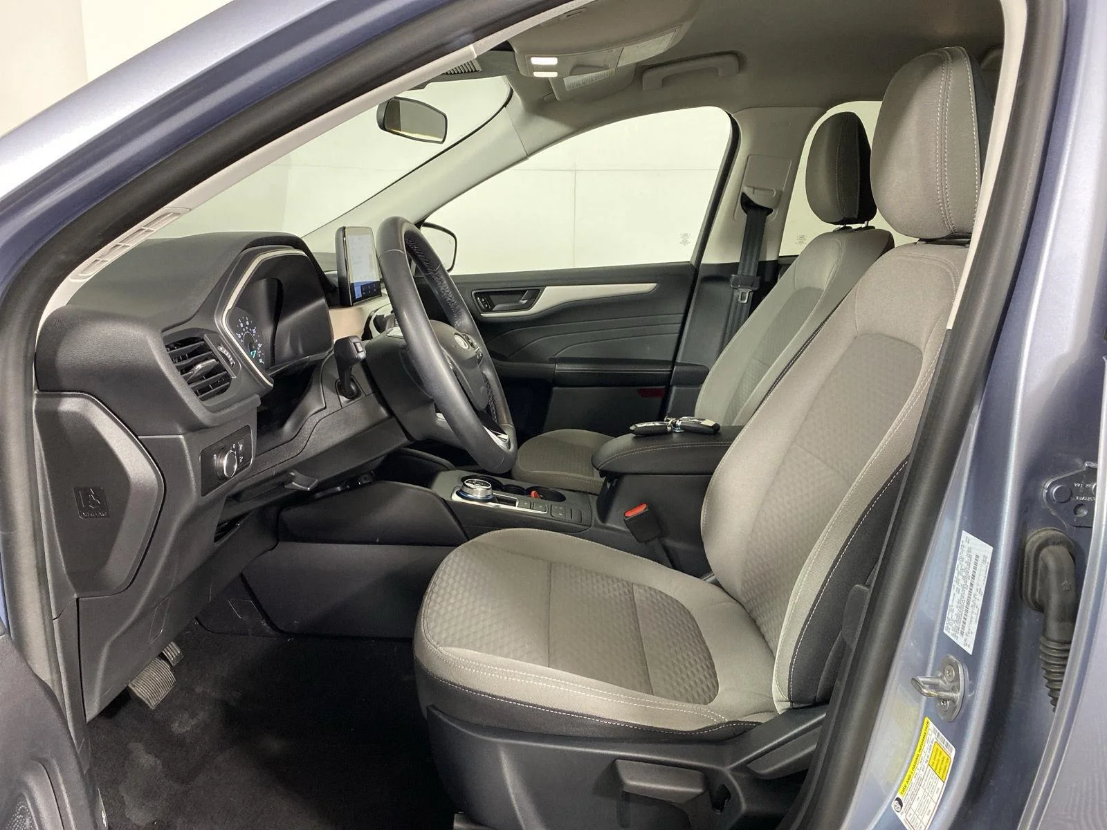 Used 2022 Iced Blue Silver Ford SE image 12