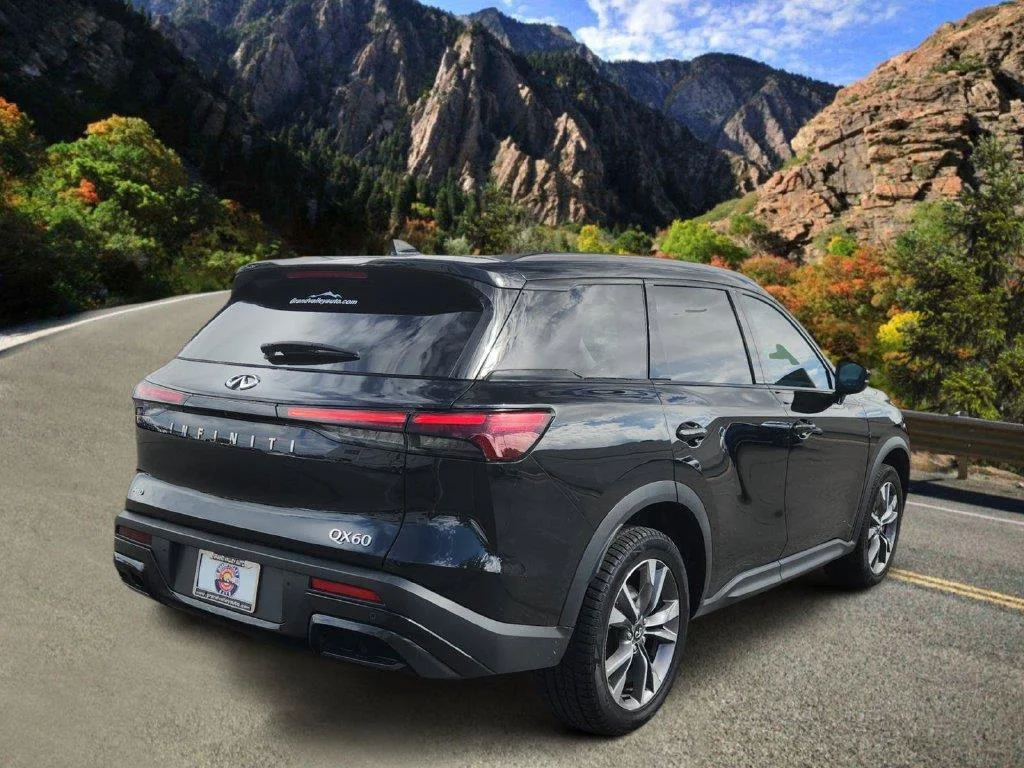 Used 2022 Graphite Shadow INFINITI LUXE image 3