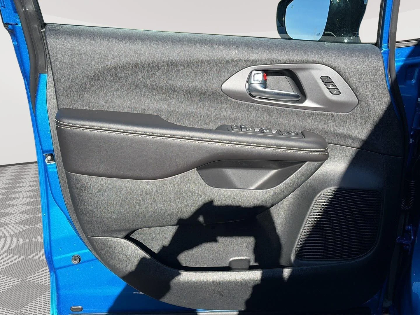 New 2026 Hydro Blue Pearl-Coat Exterior Paint Chrysler Select image 11