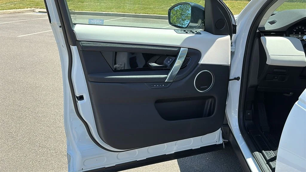 Certified Used 2025  Land Rover S image 8