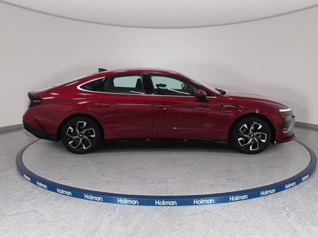 Used 2024 Red Hyundai SEL image 5