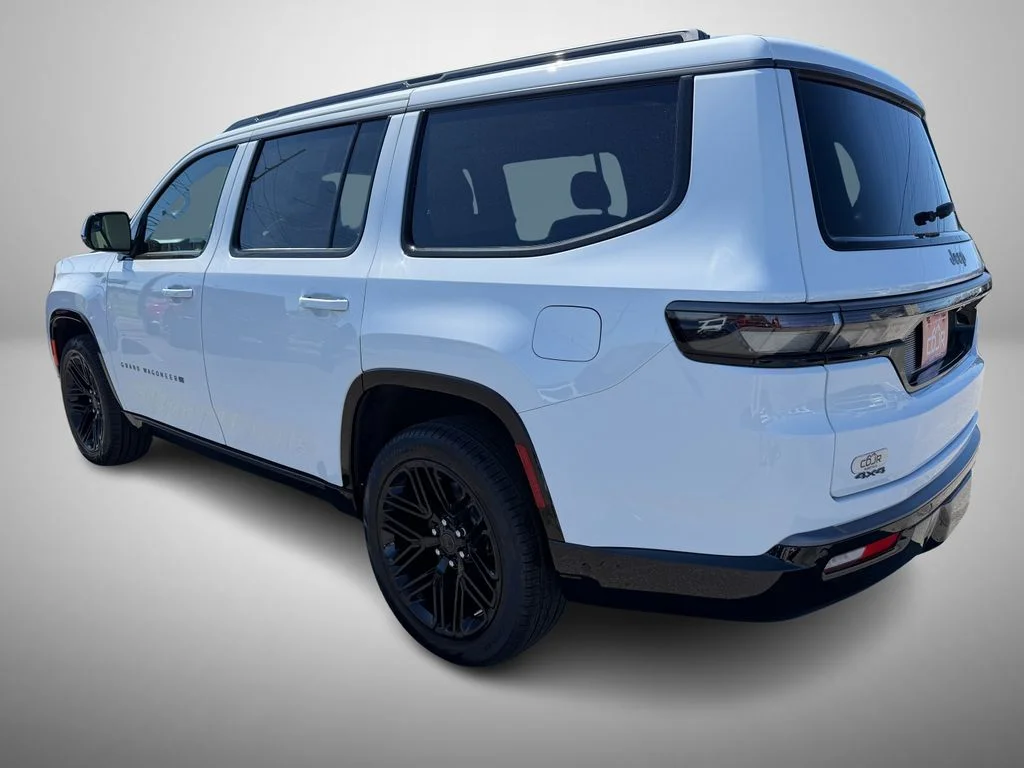 New 2026 Bright White Clear-Coat Exterior Paint Jeep Limited Reserve image 4