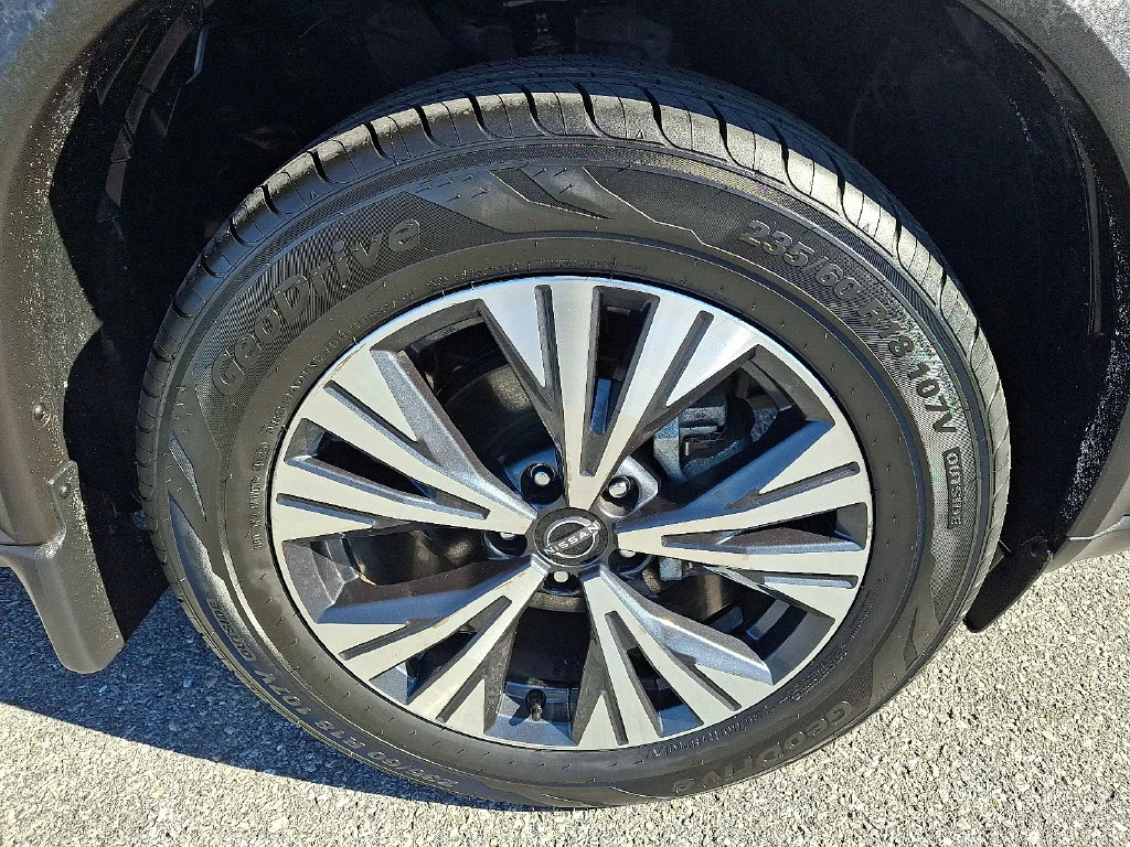 Used 2023 Gray Nissan SV image 9