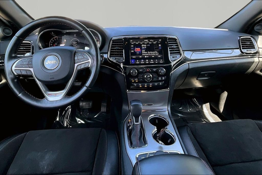Used 2019 Silver Jeep Trailhawk image 7