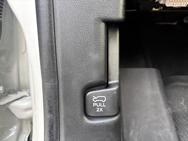 Certified Used 2022 White Metallic Ford XLT image 85