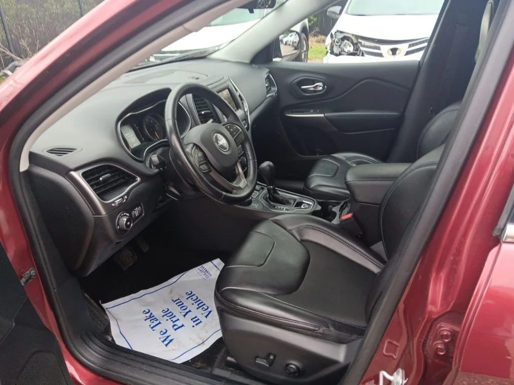 Used 2019 Velvet Red Pearlcoat Jeep Latitude Plus image 13