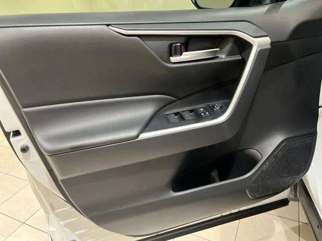 2025 Toyota RAV4 XLE - Photo 22