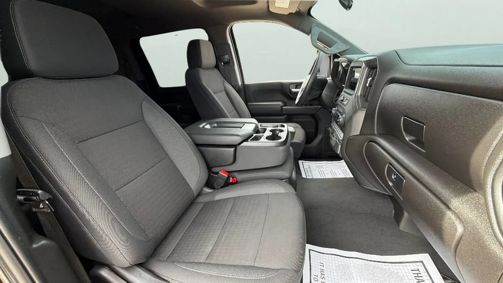 Used 2025 Black Chevrolet Custom image 33