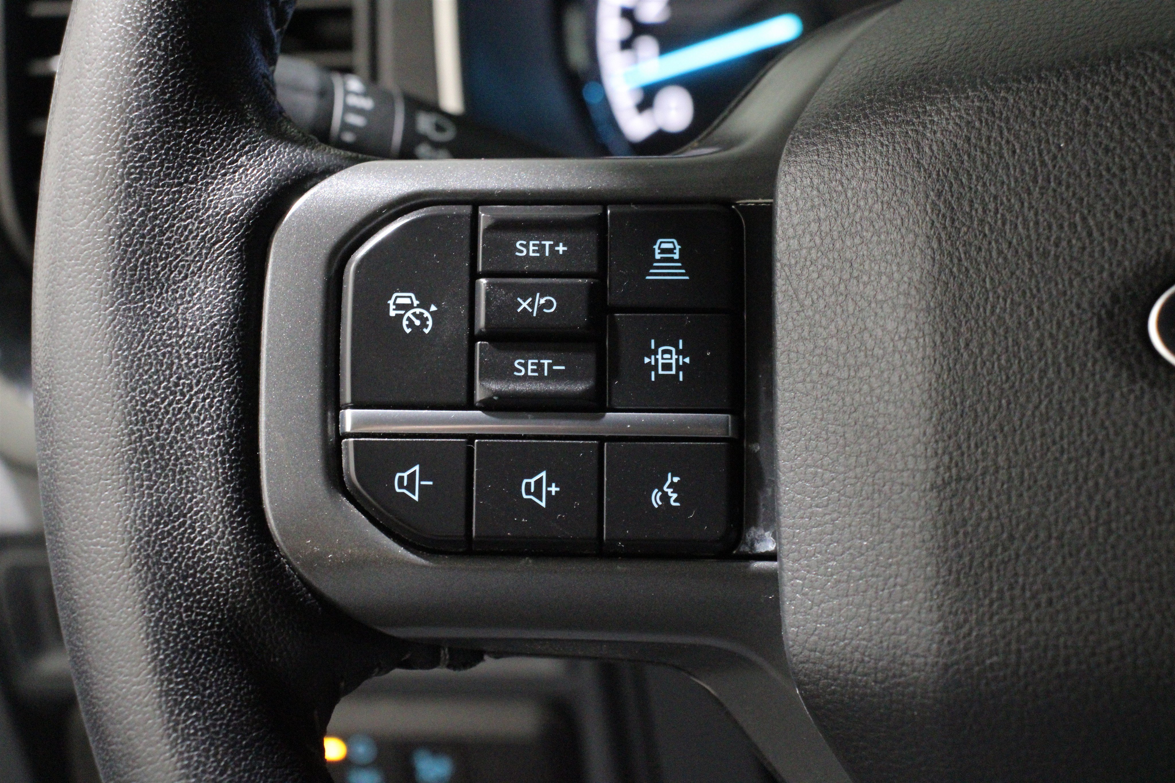 Used 2022 Space White Metallic Ford XLT image 9