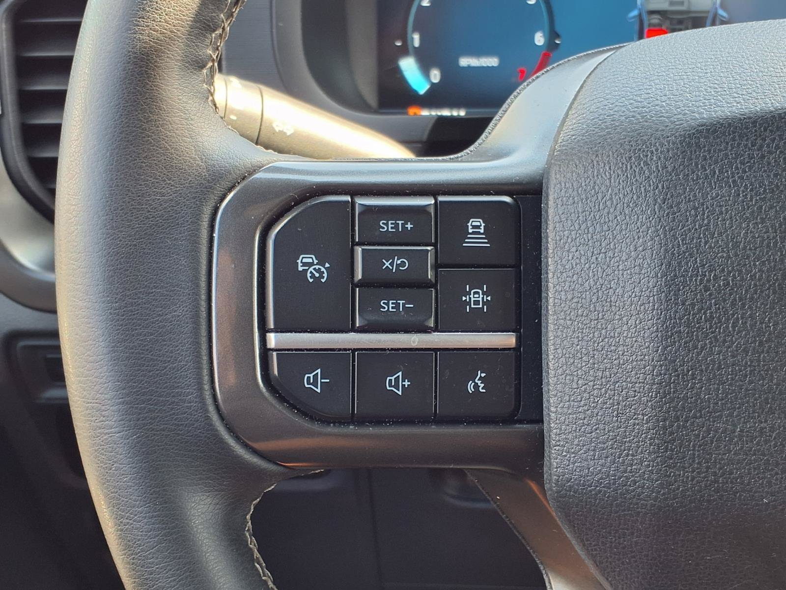 Used 2024 Blsck Ford XLT image 25