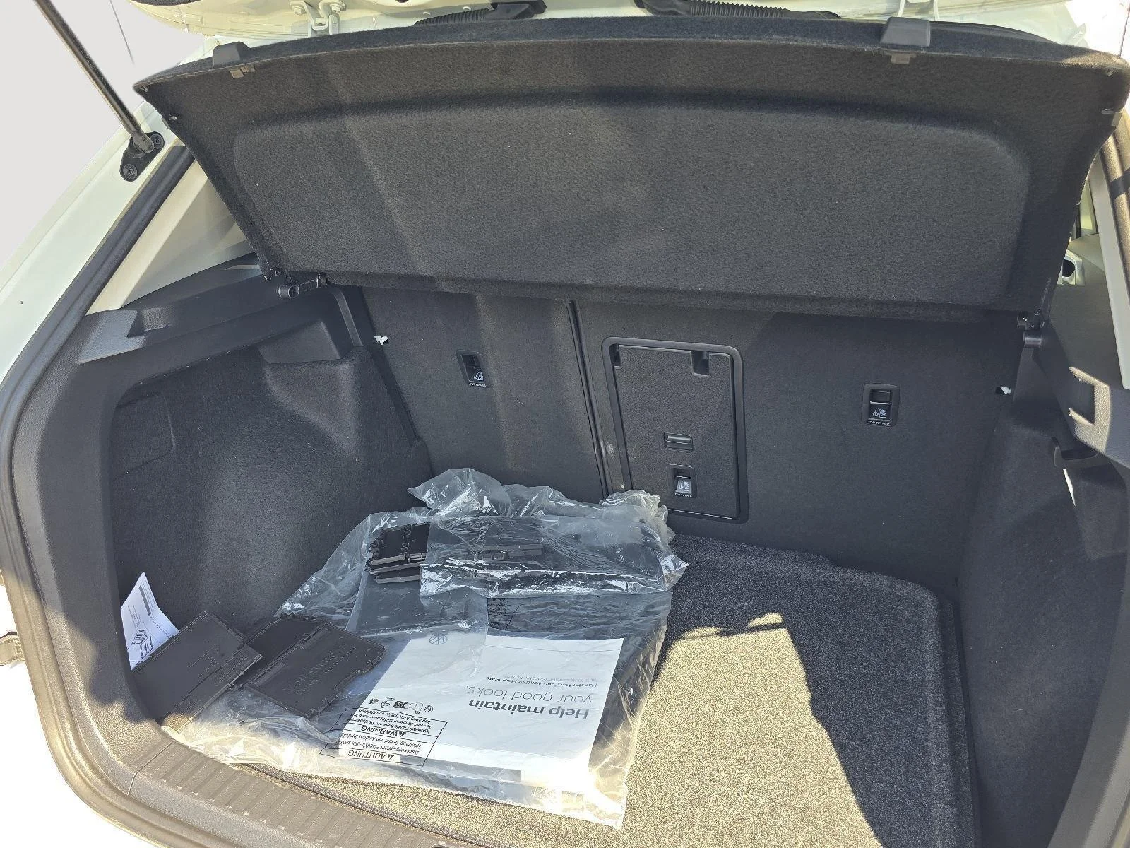 Certified Used 2025 WHITE Volkswagen SE image 23