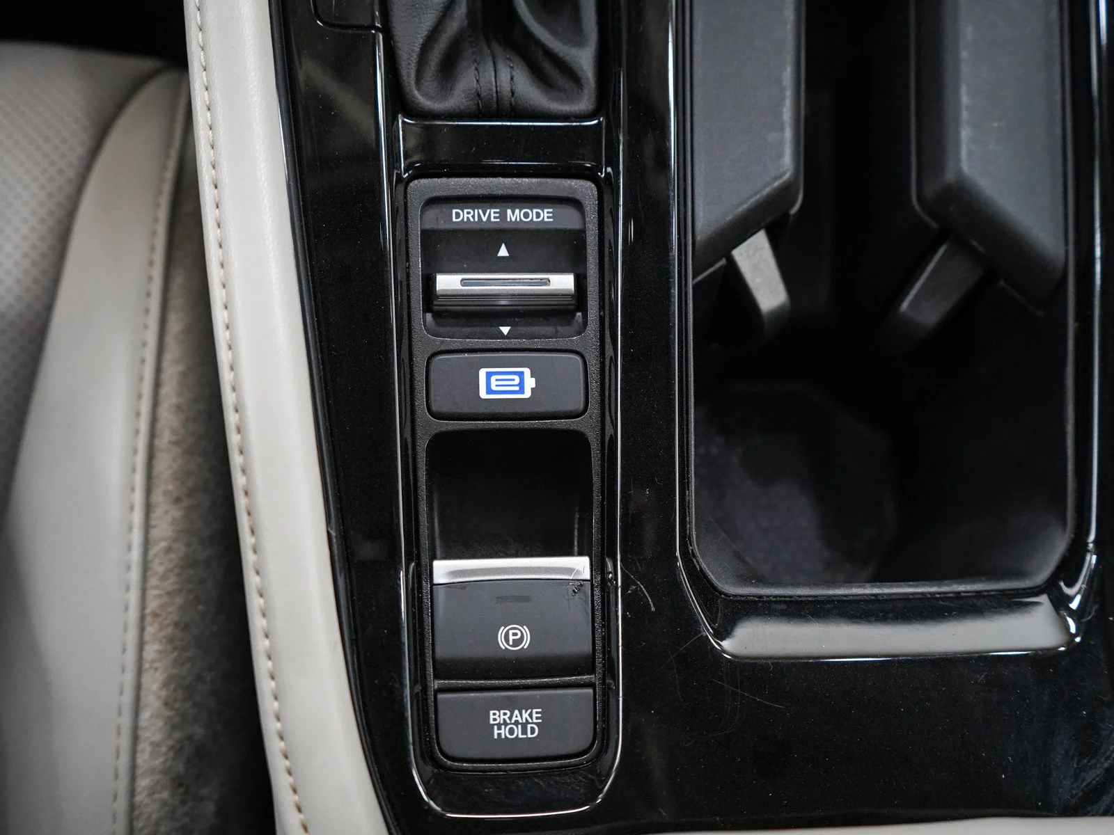 Used 2023 White Honda Touring image 23