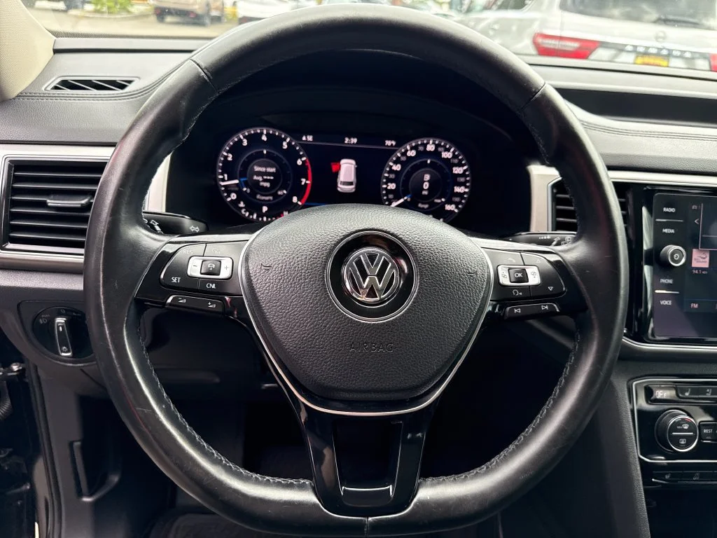 Used 2018 Deep Black Volkswagen 3.6L V6 SEL Premium image 19