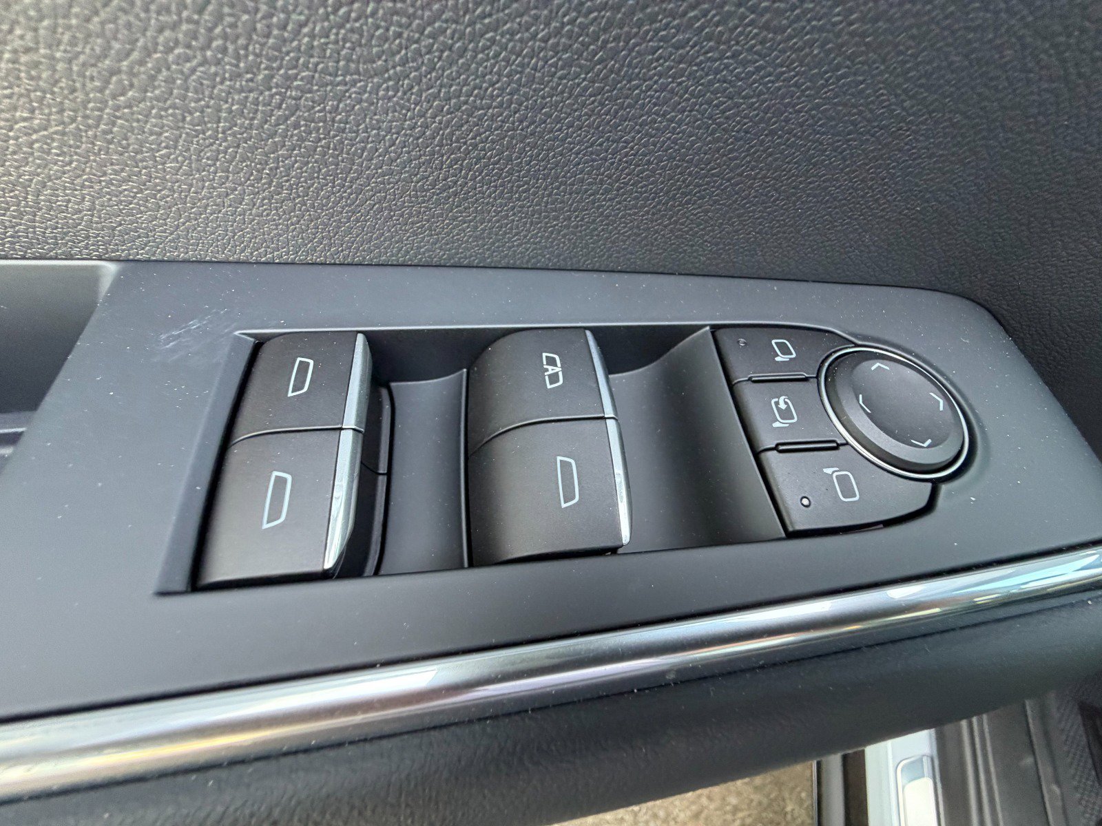 2026 GMC Acadia Denali - Photo 8