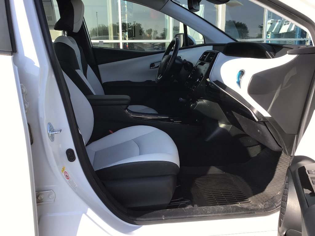 Used 2022 White Toyota L Eco image 7