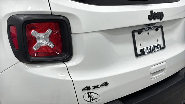 Used 2023 Alpine White Jeep Altitude image 36