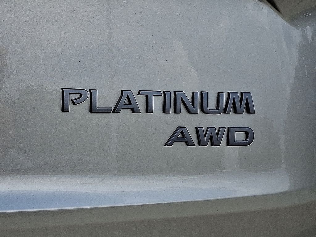 New 2026 Champagne Silver Metallic / Super Black Two-tone Nissan Platinum image 6