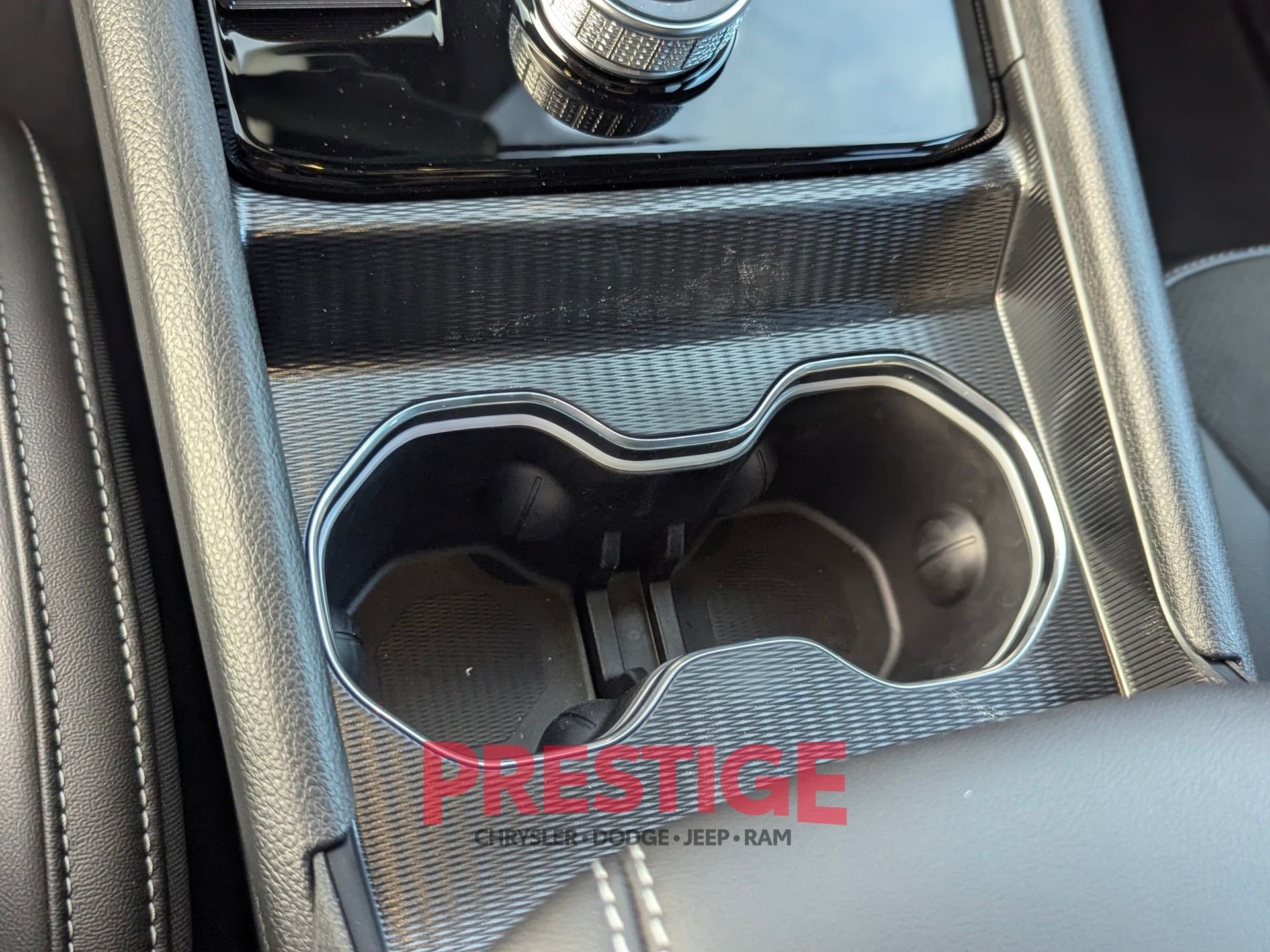 New 2026 Diamond Black Crystal Pearl-Coat Exterior Paint Jeep Altitude image 22