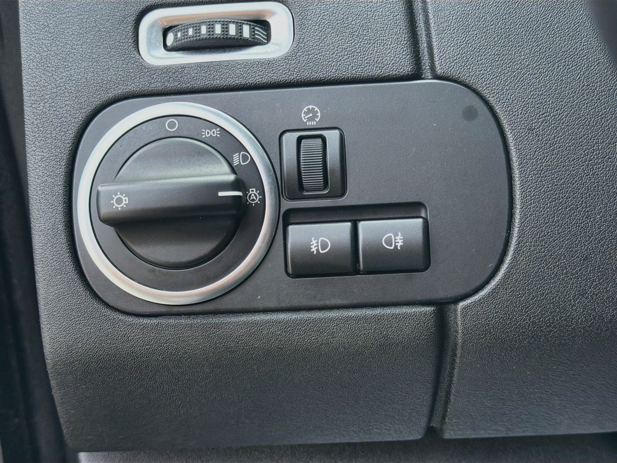 Used 2016 Gray Land Rover HSE image 34