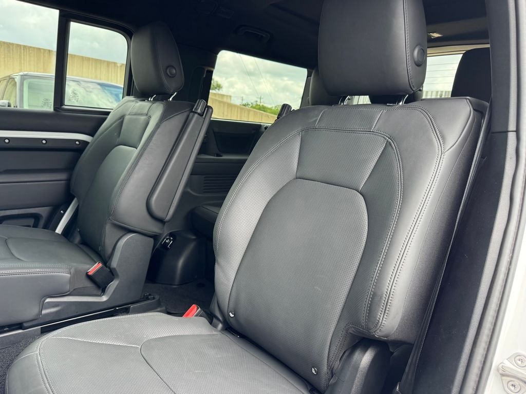 Used 2025  Land Rover S image 19