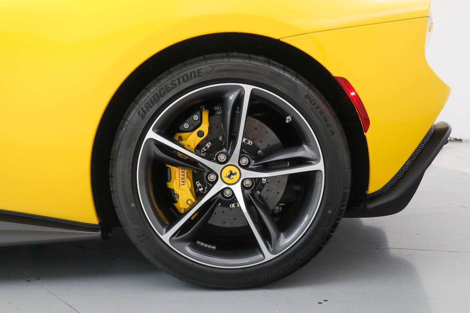 Used 2024 Giallo Modena Ferrari  image 43