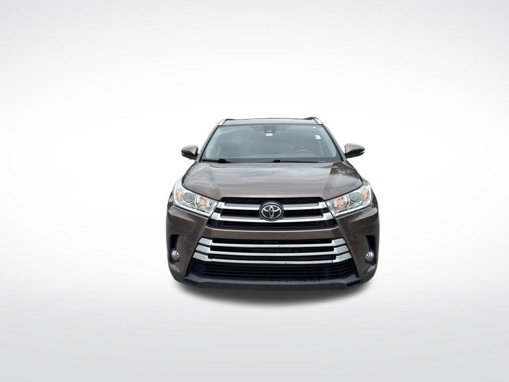 Used 2019 Brown Toyota XLE image 3