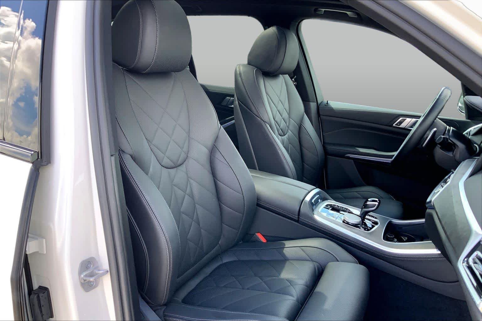 Used 2023 Alpine White BMW sDrive40i image 8