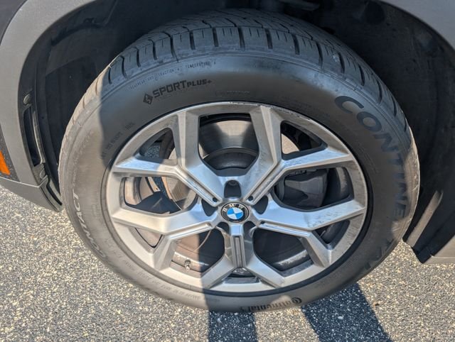 Used 2021 Black Sapphire Metallic BMW xDrive30i image 12