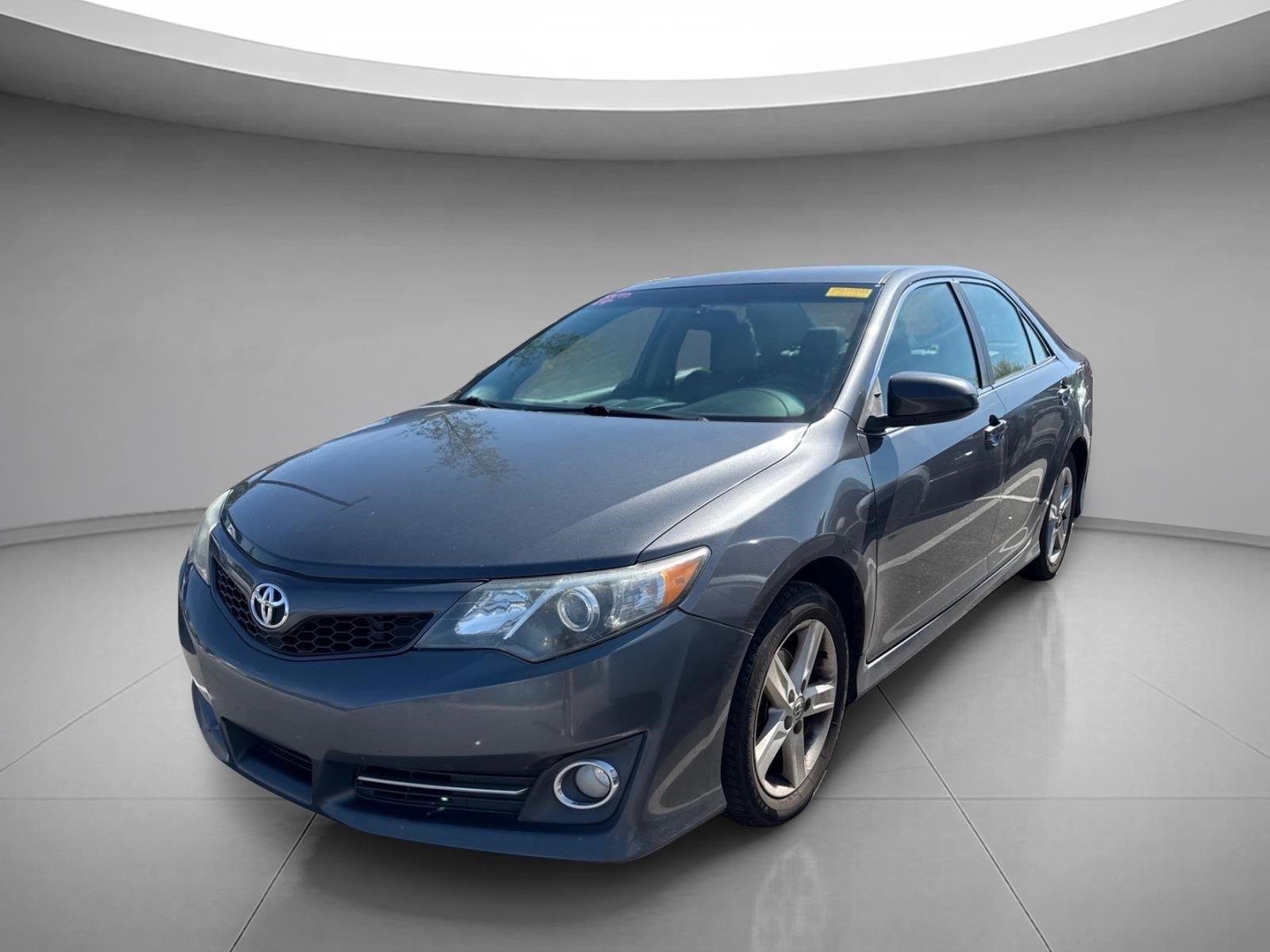 Used 2014 Magnetic Gray Metallic Toyota SE image 1