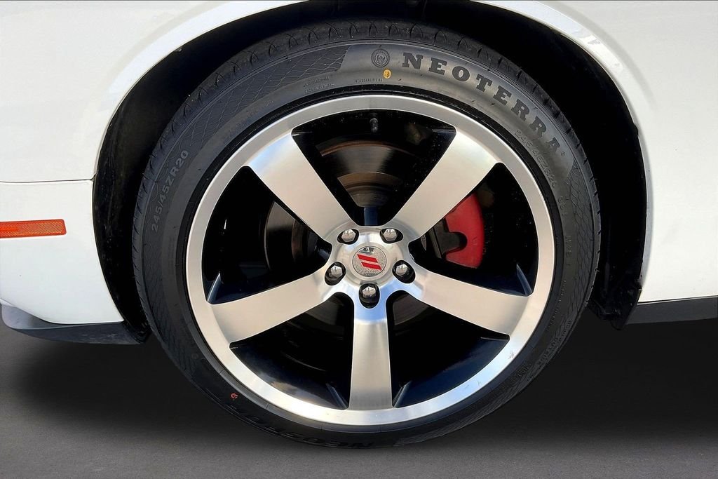 Used 2017 White Knuckle Clearcoat Dodge R/T image 32