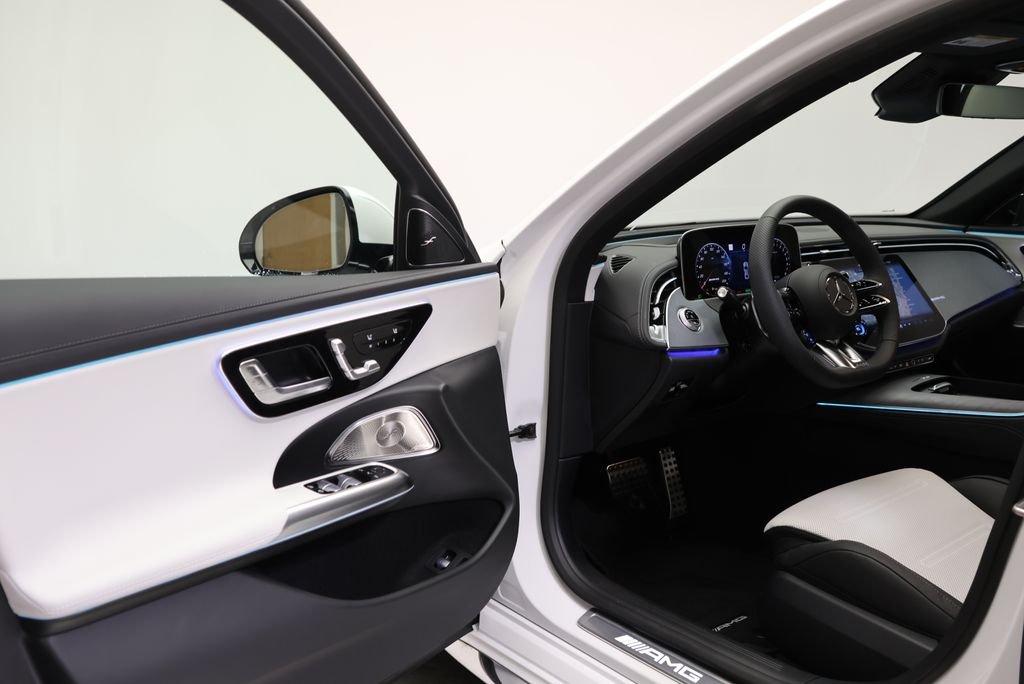 New 2027 MANUFAKTUR Moonlight White Magno Mercedes-Benz E 53 AMG® image 35