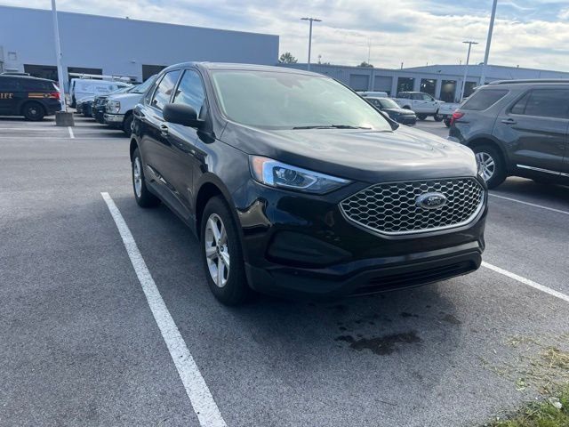 Used 2024 Black Metallic Ford SE image 5