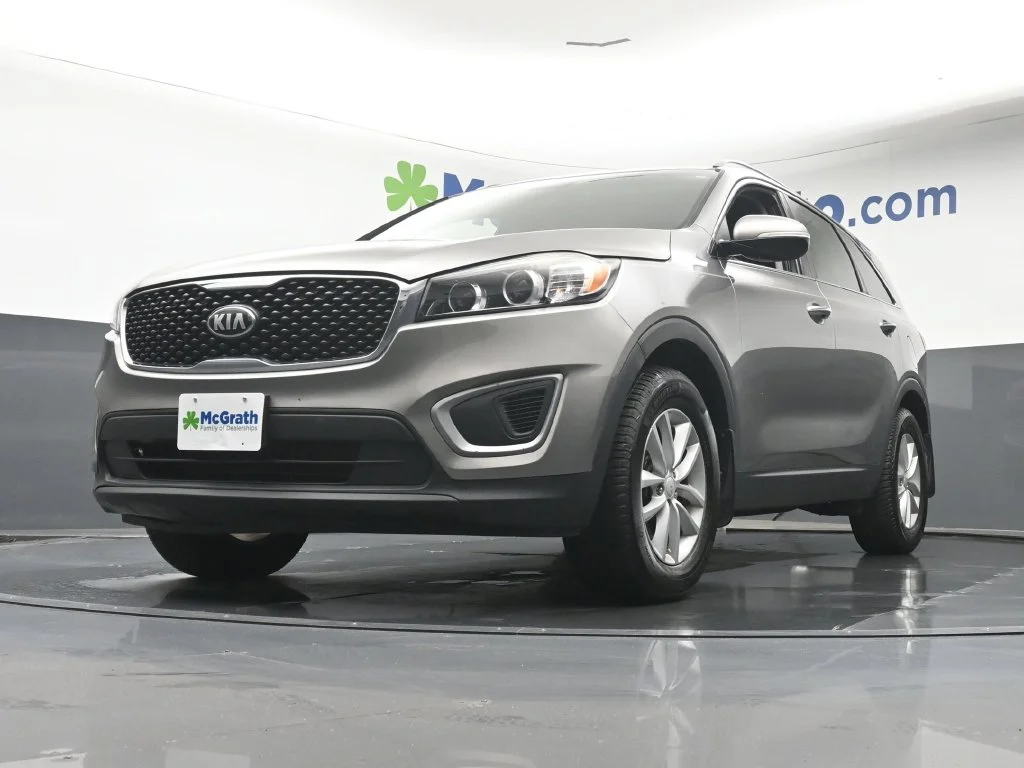 Used 2016 Silver Kia LX image 7