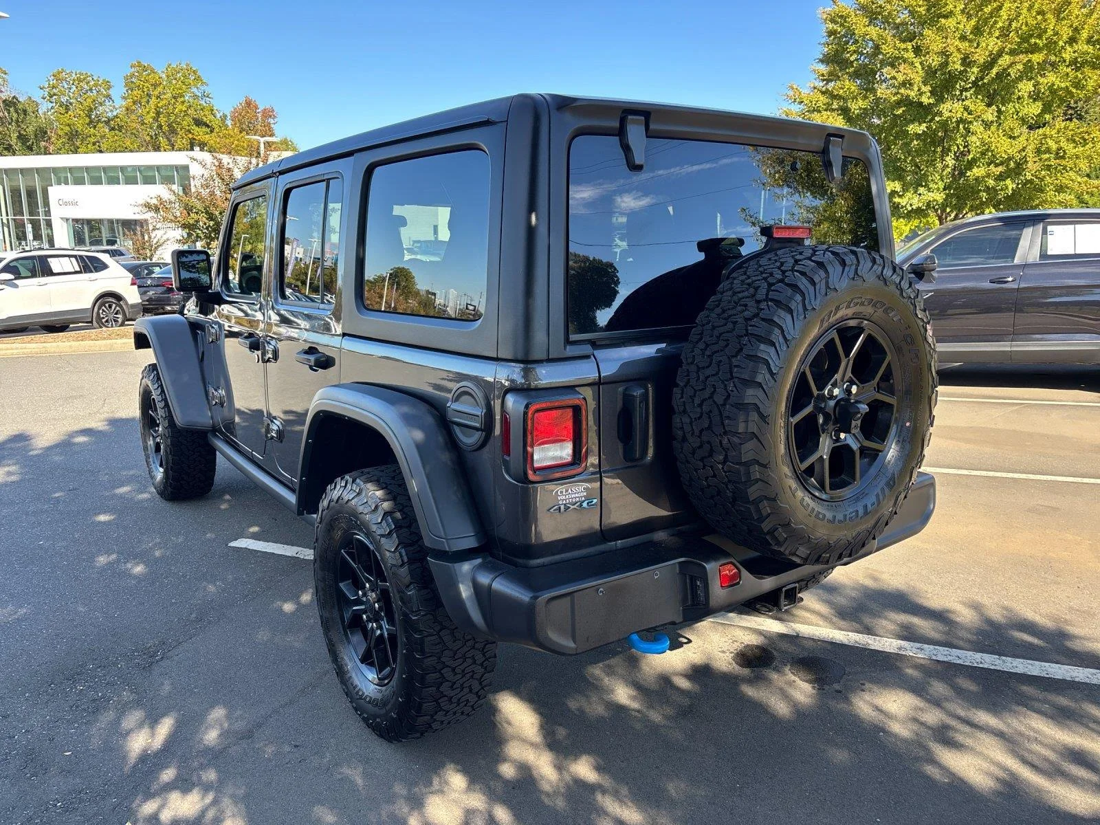 Used 2024 Granite Crystal Metallic Clearcoat Jeep Willys image 3