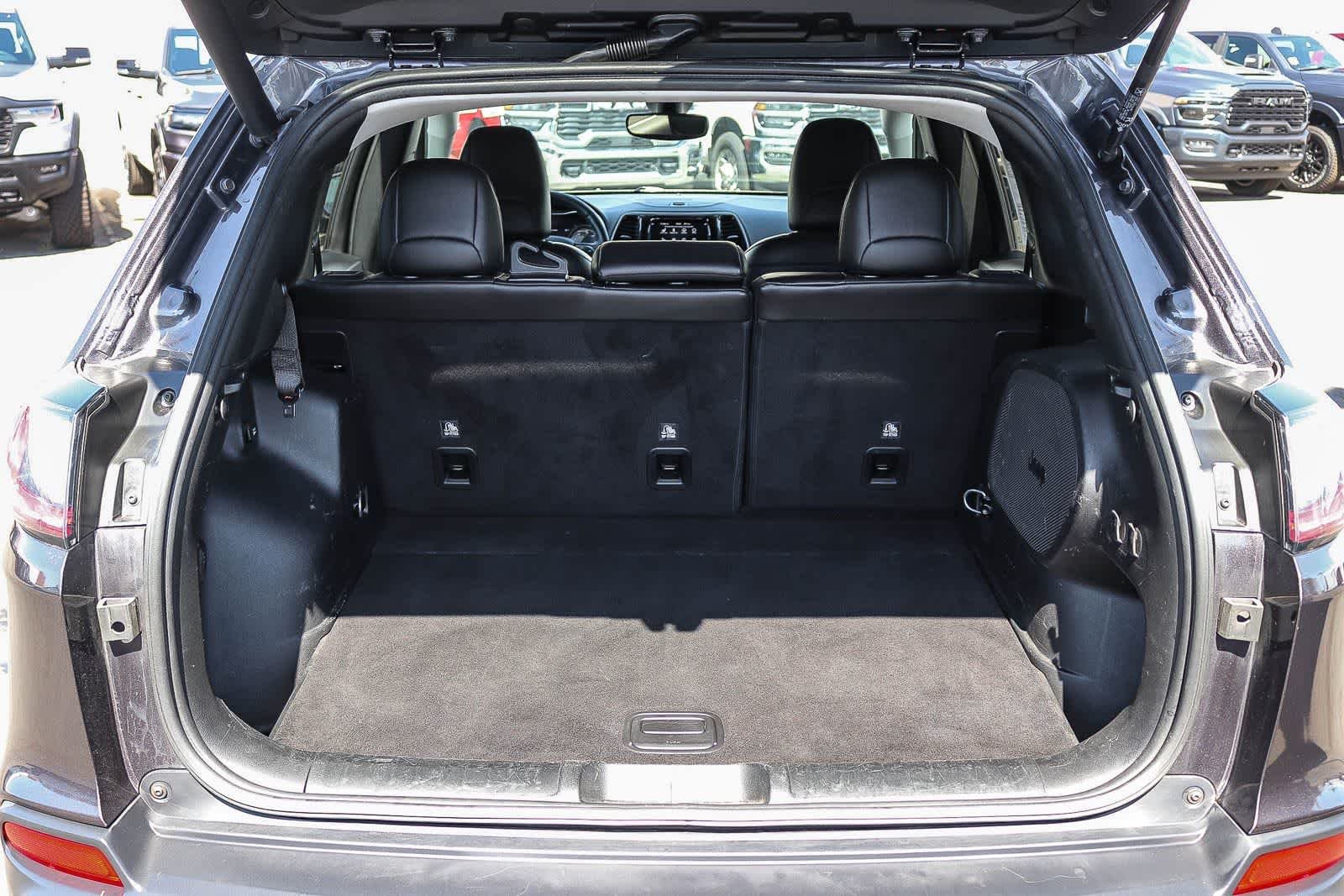 Used 2019 Granite Crystal Metallic Clearcoat Jeep Limited image 25