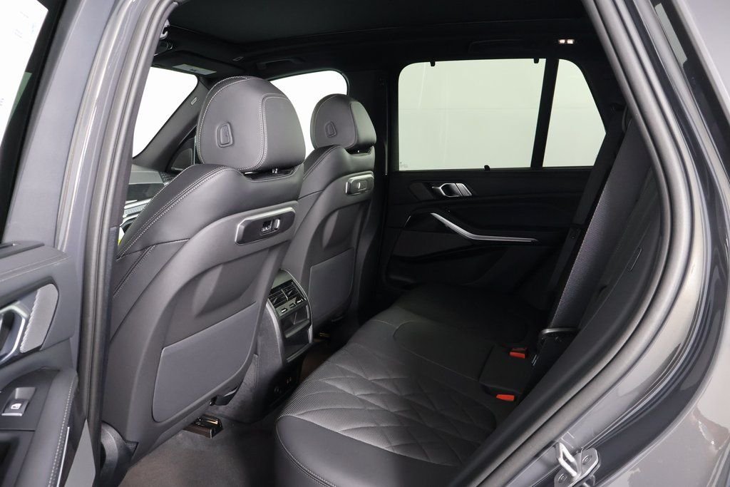 New 2026 Dravit Grey Metallic BMW xDrive40i image 6