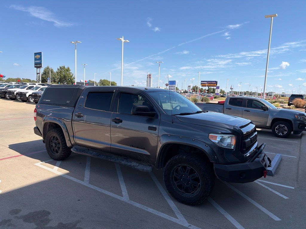 Used 2016 Gray Toyota SR5 image 1