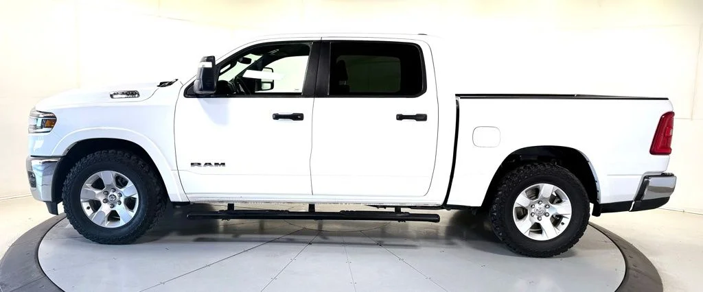Used 2025 White Ram Big Horn/Lone Star image 7