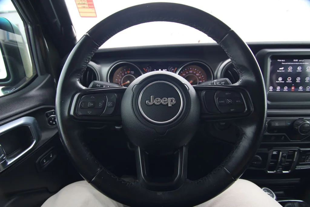 Used 2022 Green Jeep Sport image 21