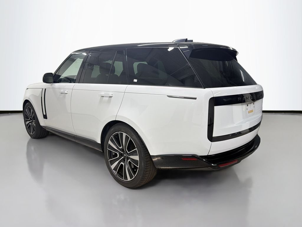 Used 2024 White Land Rover SE image 3