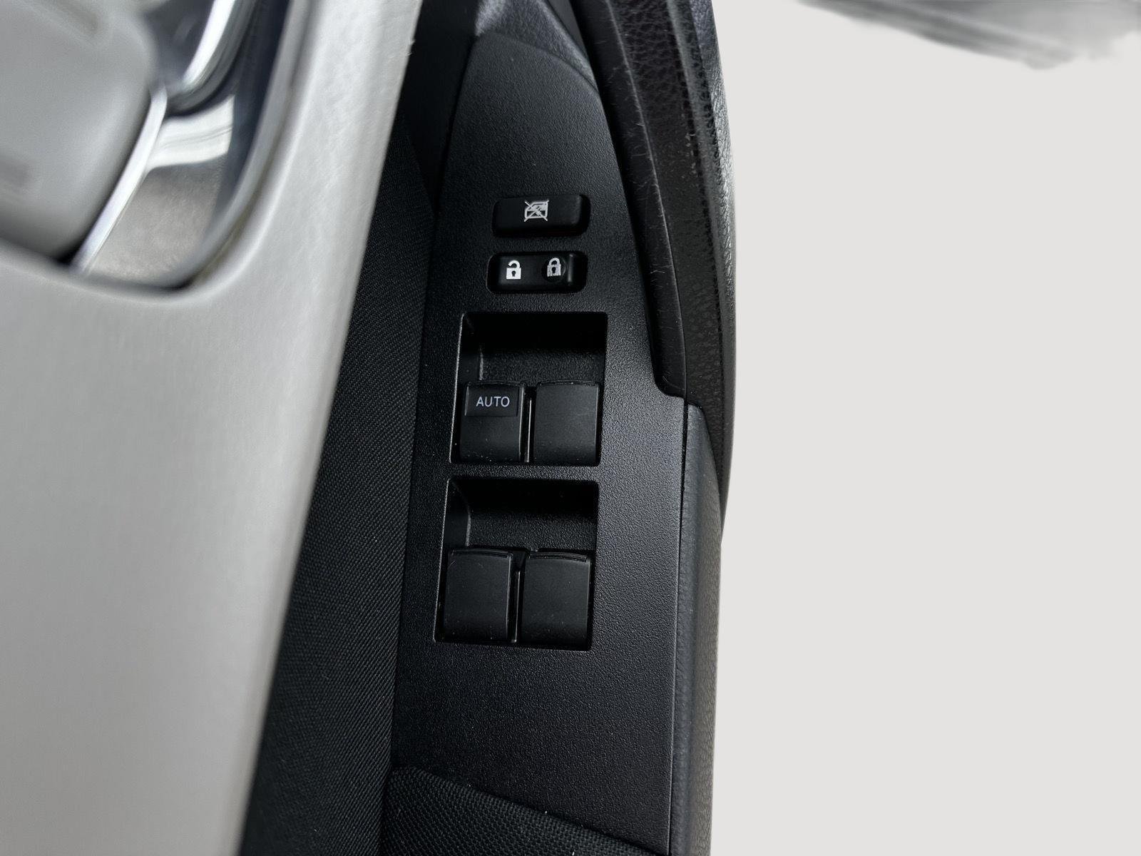 Used 2017 Blizzard Pearl Toyota LE Eco image 9